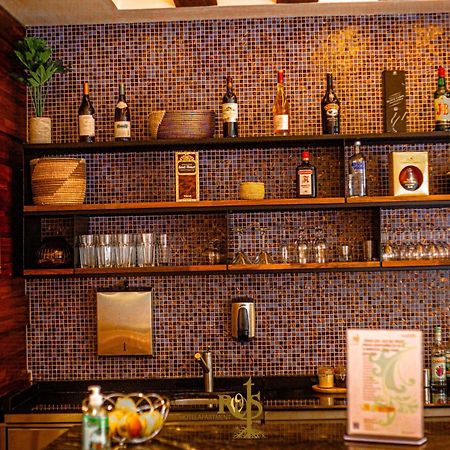Roots Hotel Apartments 아비장 외부 사진