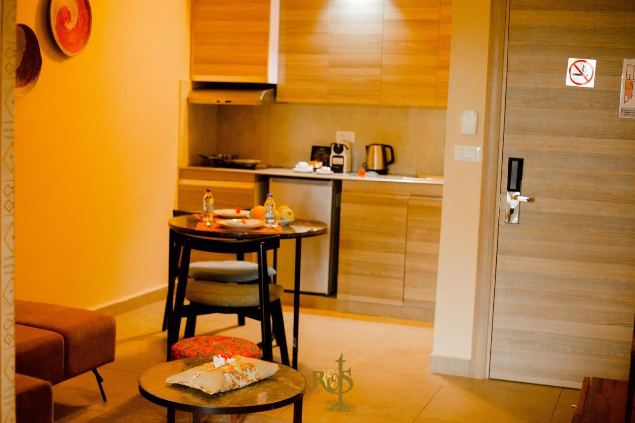 Roots Hotel Apartments 아비장 외부 사진