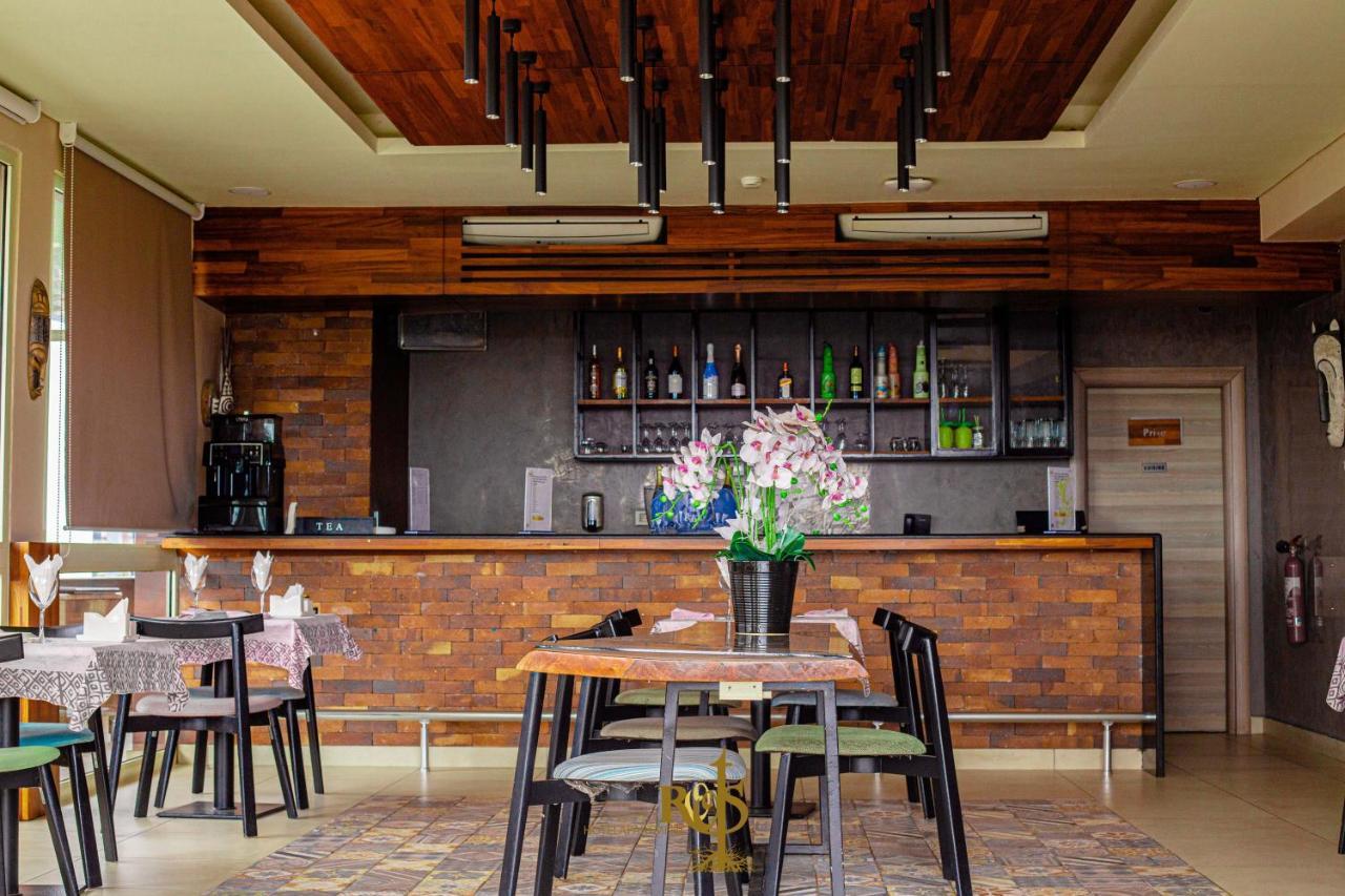 Roots Hotel Apartments 아비장 외부 사진