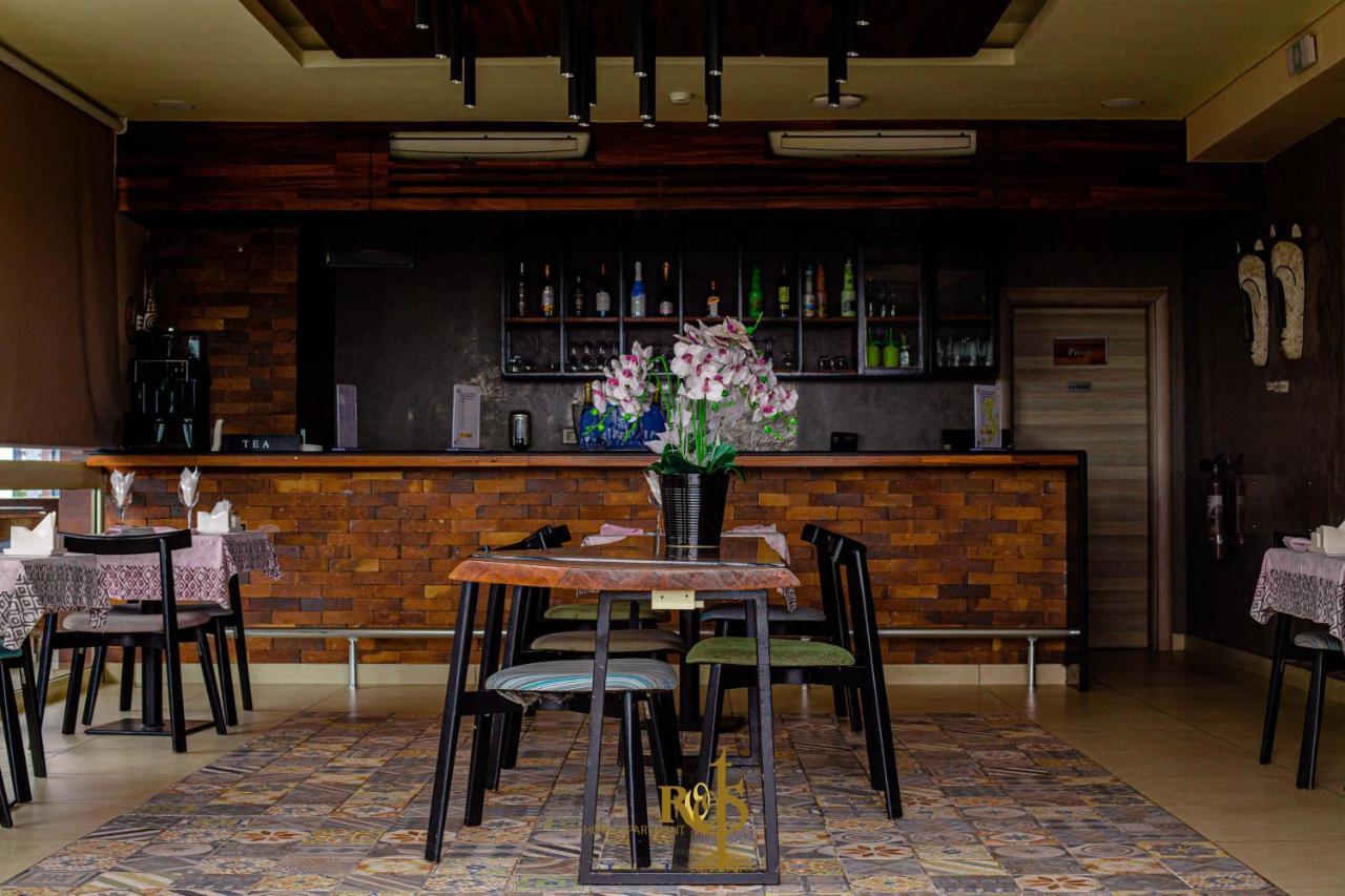 Roots Hotel Apartments 아비장 외부 사진