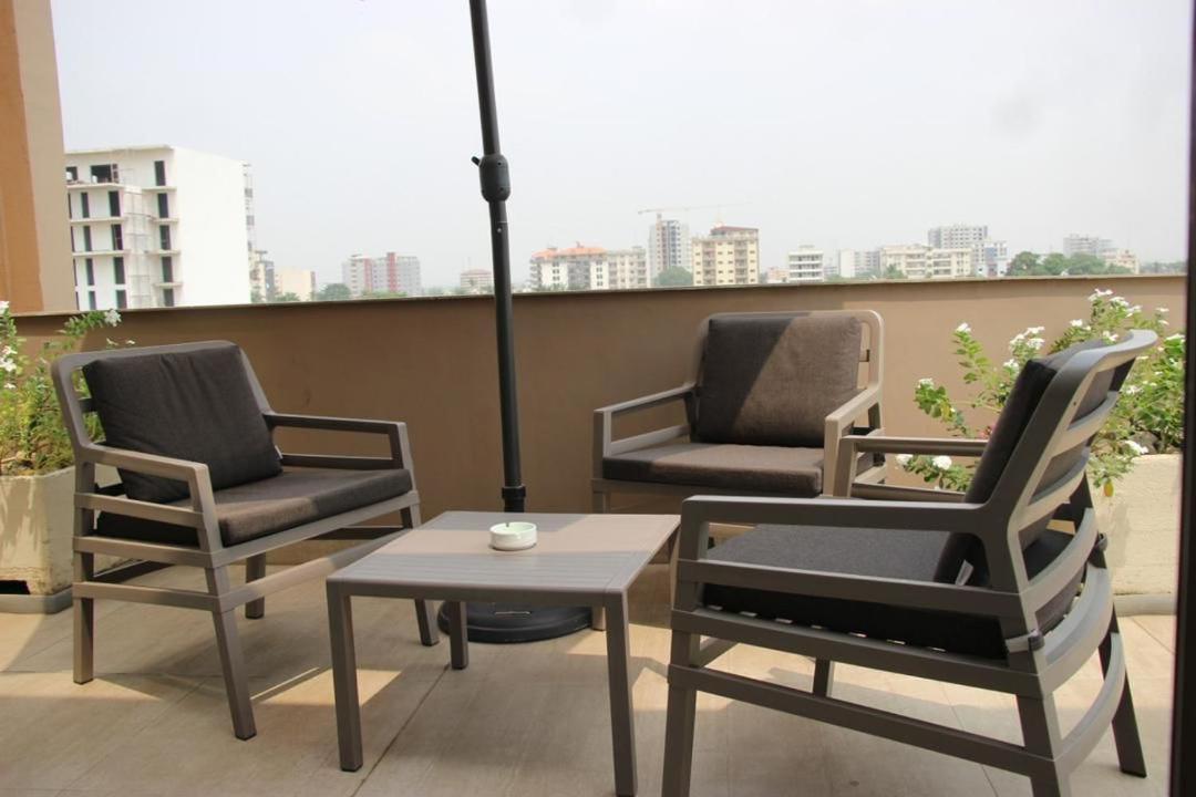 Roots Hotel Apartments 아비장 외부 사진