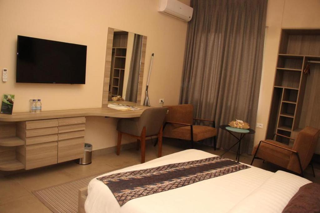 Roots Hotel Apartments 아비장 외부 사진