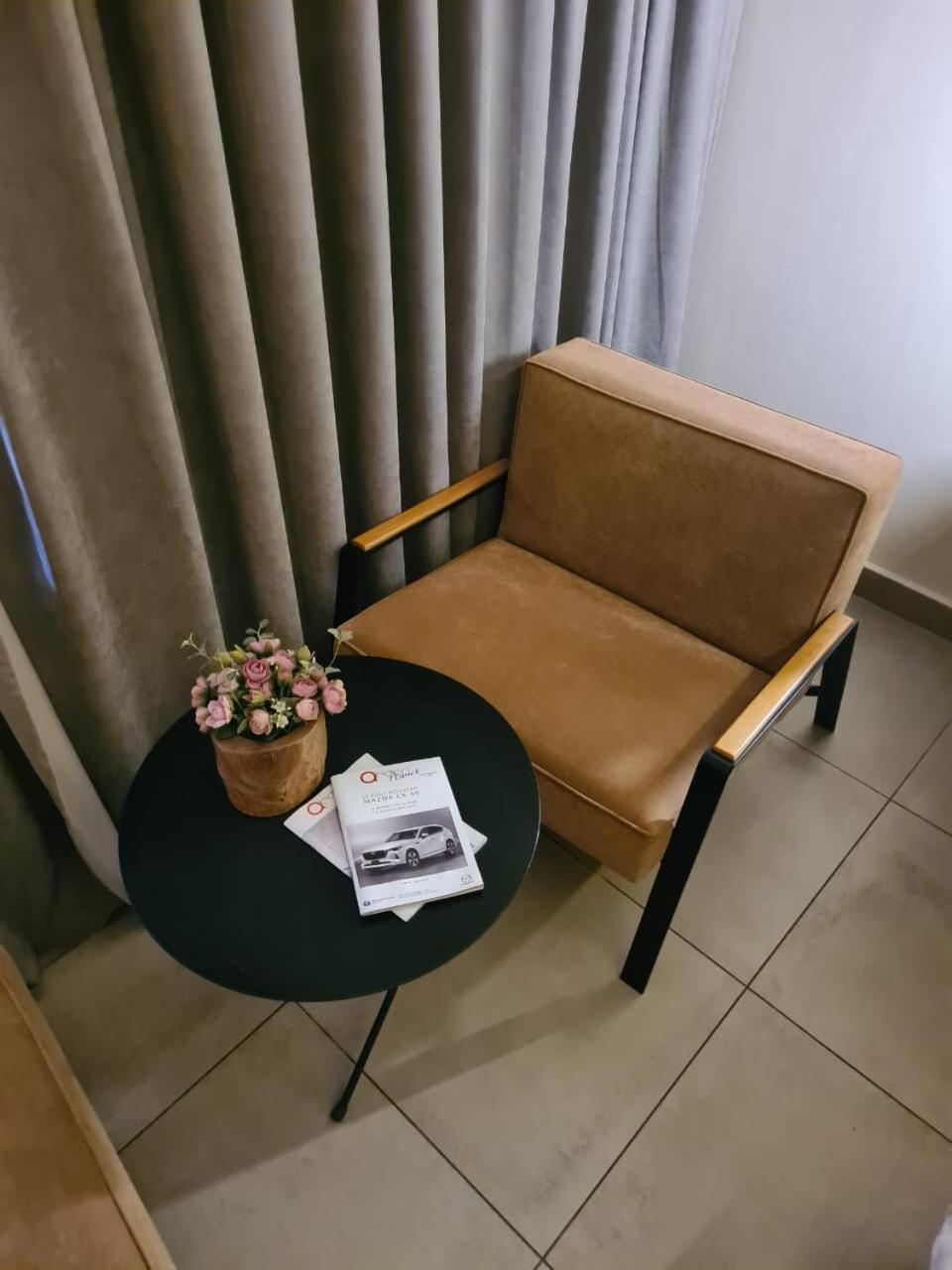 Roots Hotel Apartments 아비장 외부 사진