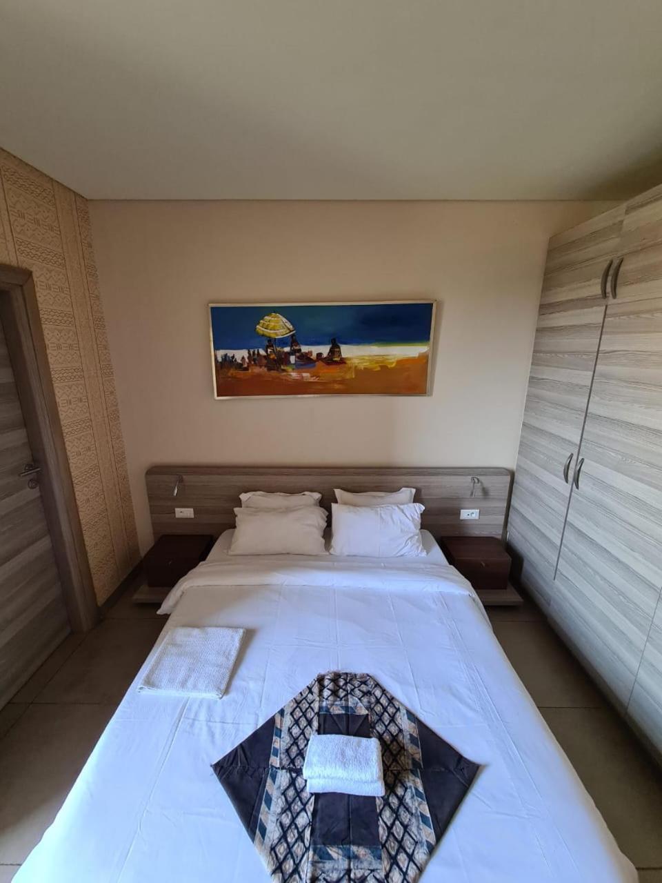 Roots Hotel Apartments 아비장 외부 사진