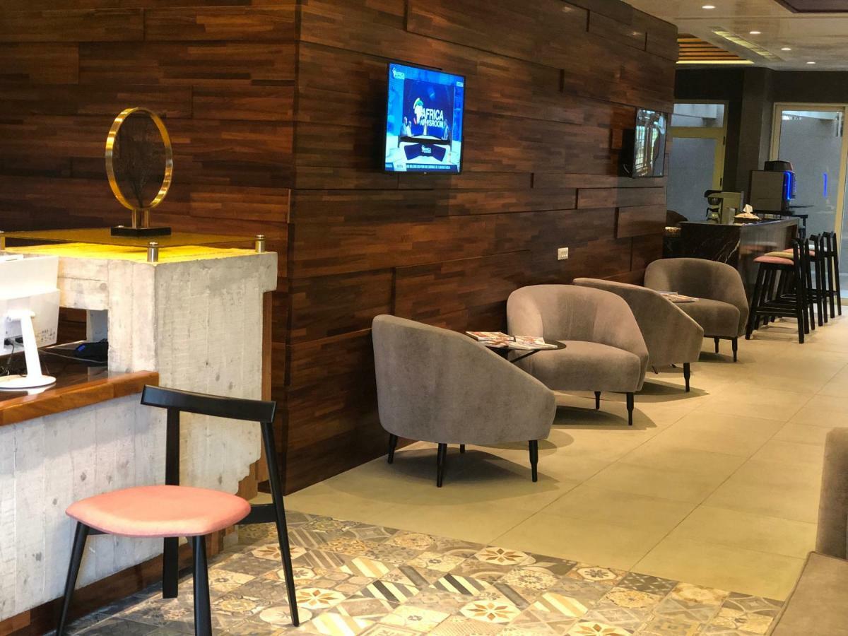 Roots Hotel Apartments 아비장 외부 사진