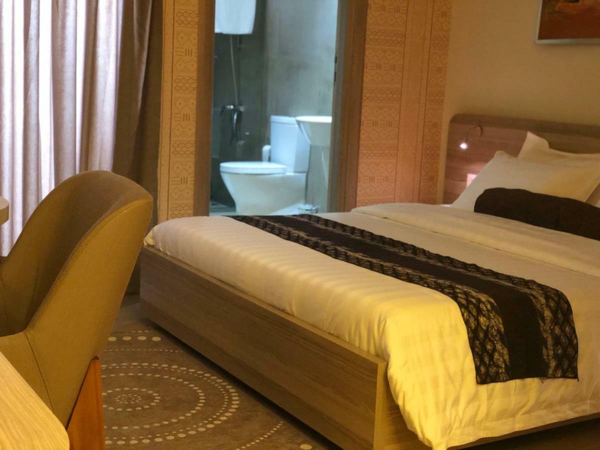 Roots Hotel Apartments 아비장 외부 사진