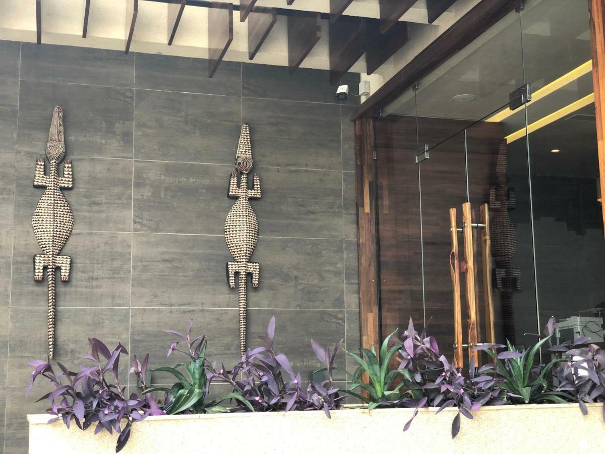 Roots Hotel Apartments 아비장 외부 사진