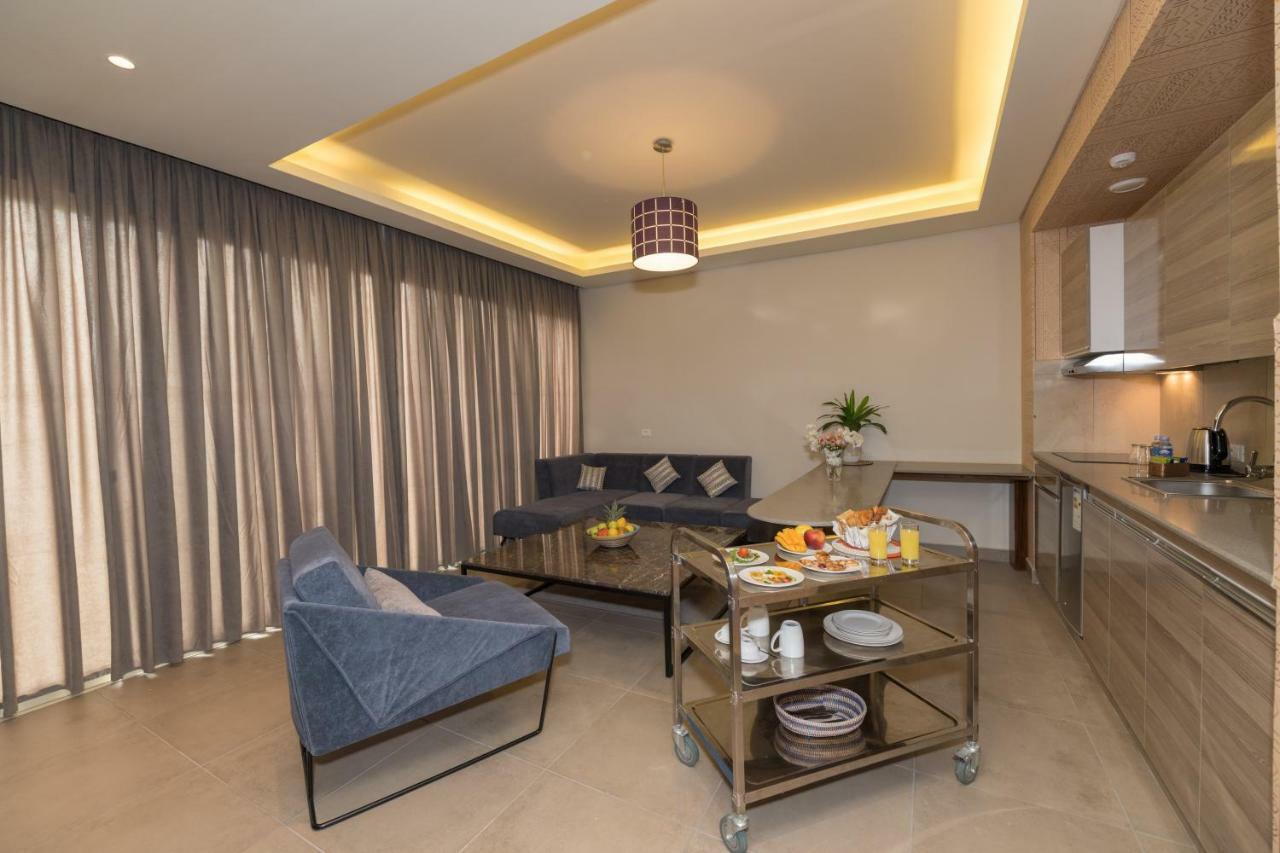 Roots Hotel Apartments 아비장 외부 사진