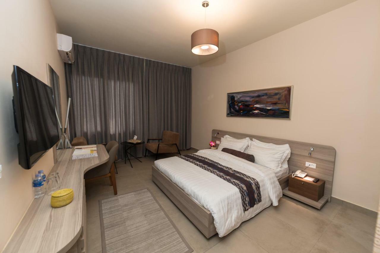 Roots Hotel Apartments 아비장 외부 사진