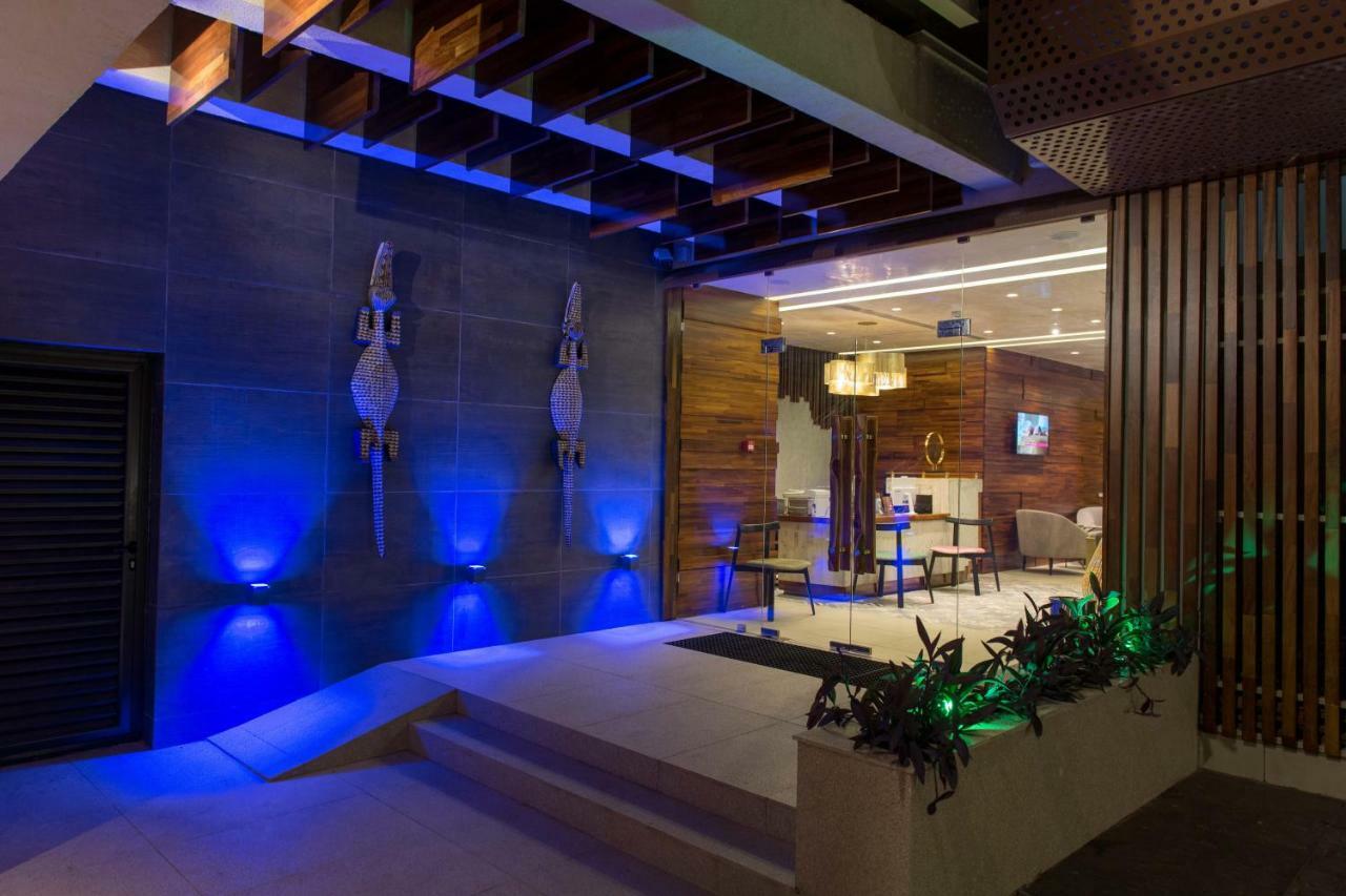 Roots Hotel Apartments 아비장 외부 사진