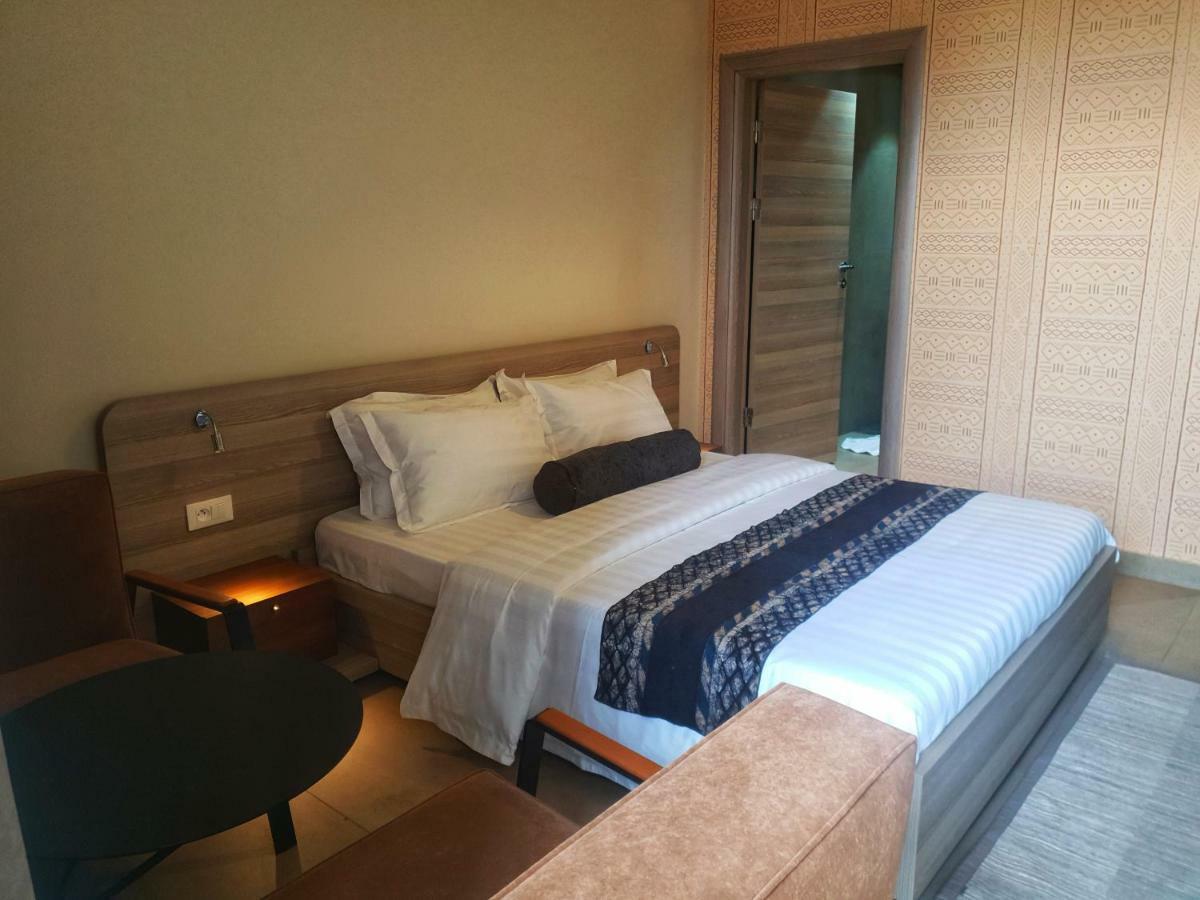 Roots Hotel Apartments 아비장 외부 사진