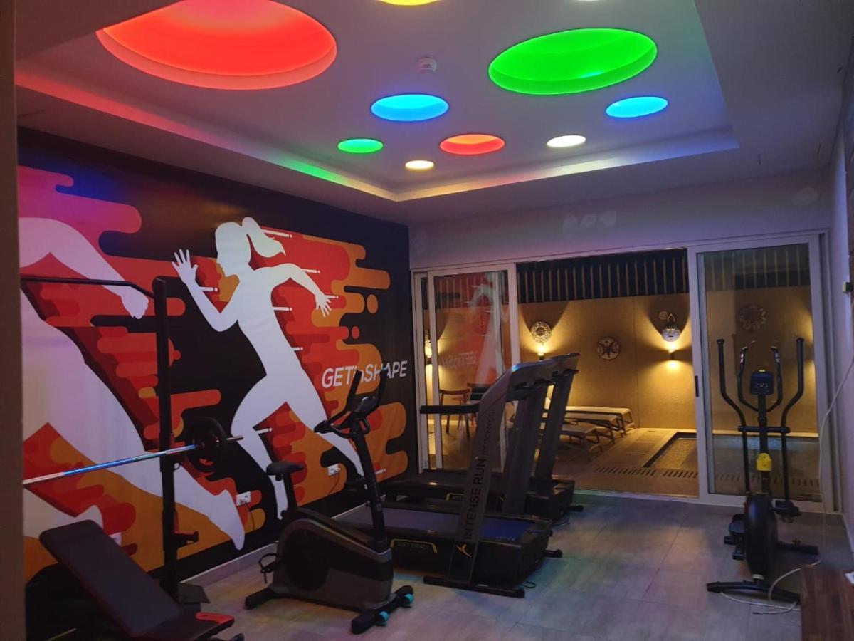 Roots Hotel Apartments 아비장 외부 사진