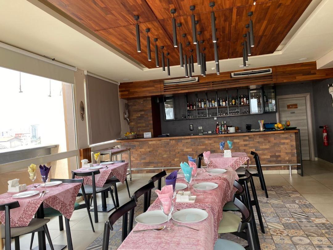 Roots Hotel Apartments 아비장 외부 사진